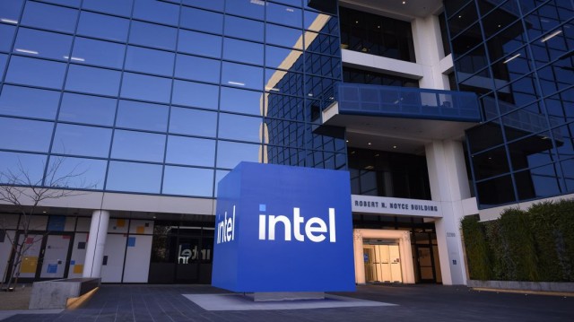 Intel recua na Bolsa com receio por limite da China a chips dos EUA