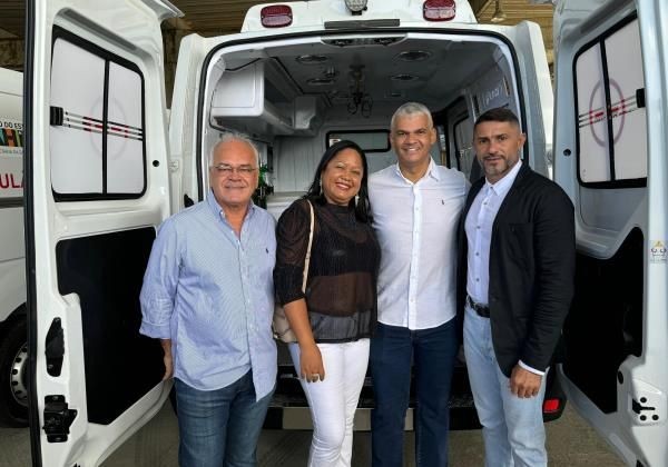 Deputado Pablo Roberto destina nova ambulância para Feira de Santana