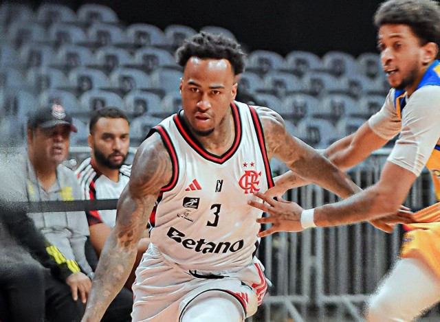 Flamengo atropela Fortaleza e dispara no NBB