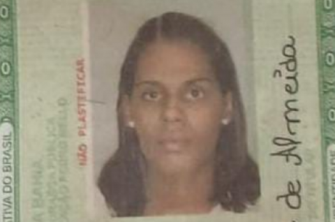 Mulher é morta na frente de casa por ex-companheiro em Santo Estevão