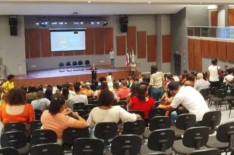 Gestores e técnicos de escolas municipais de Feira recebem formação para matrículas 2026