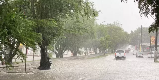 Defesa Civil de Feira de Santana está em alerta após forte chuva