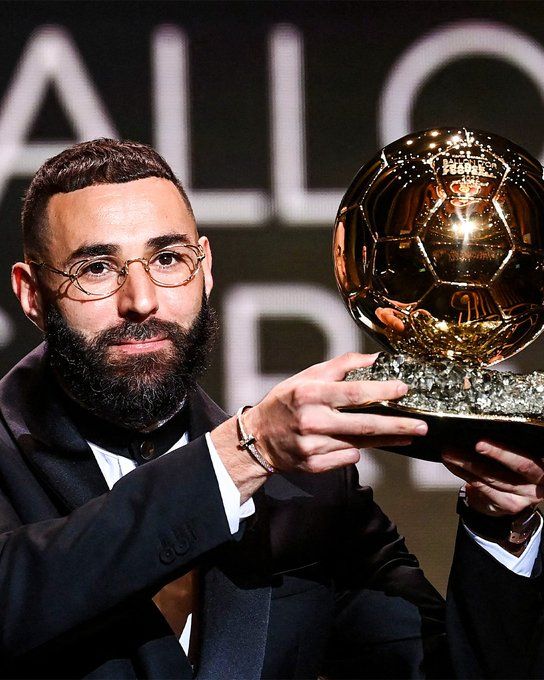 Benzema conquista Bola de Ouro de melhor jogador do mundo