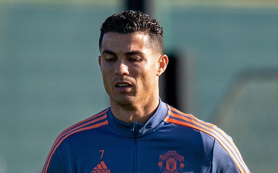 Cristiano Ronaldo é afastado pelo Manchester United por