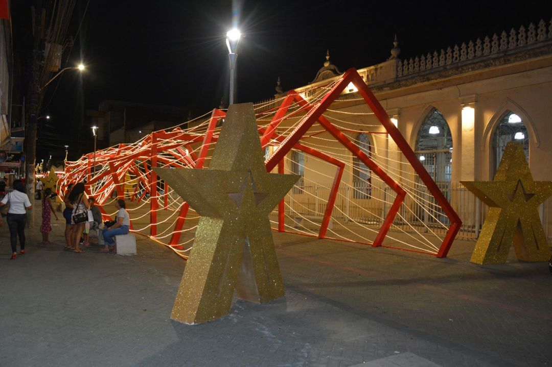 Inaugurada decoração natalina no centro de Feira de Santana - Folha do  Estado da Bahia