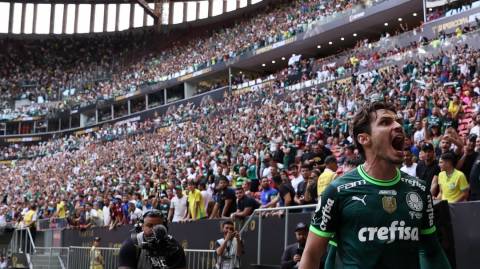 Em jogo eletrizante, Palmeiras vence Flamengo e conquista a Supercopa do Brasil