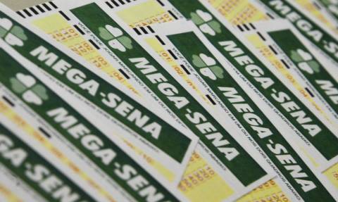 Mega-Sena: nenhuma aposta acerta as seis dezenas, e prêmio vai a R$ 115 milhões