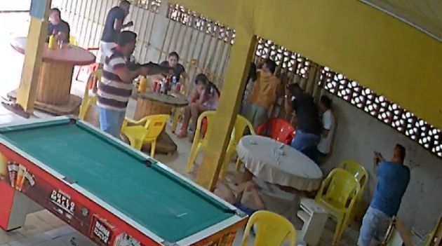 Dupla executa sete pessoas em bar após perder jogo de sinuca