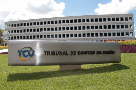 TCU determina que armas e joias em posse de Jair Bolsonaro sejam devolvidas até sexta, 24