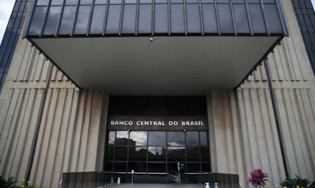 BC mantém juros em 13,75%, rebate Lula e não descarta nova alta ante incerteza