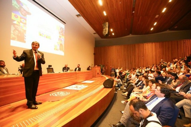 Ministro Wellington Dias diz que vai manter valor mínimo de R$ 600 do Bolsa Família