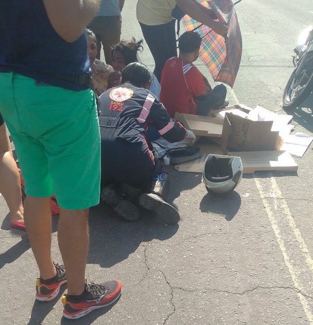 Atropelamento com  motocicleta deixa um morto e dois feridos na Avenida Getúlio Vargas