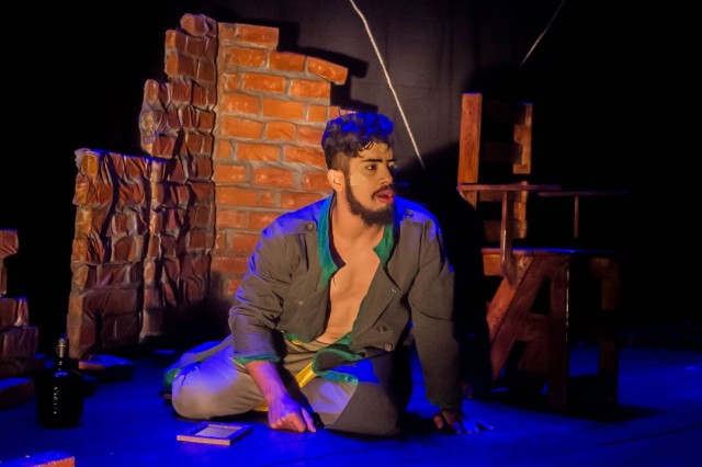 Espetáculo 'Os Rinocerontes' no teatro do CUCA dias 29 e 30 de setembro