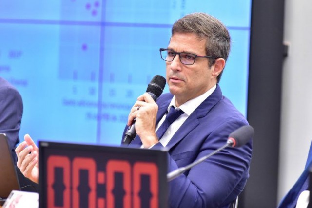 Desinflação está em curso, mas requer política contracionista, diz Roberto Campos Neto