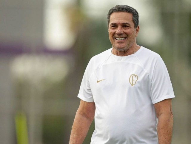 Corinthians anuncia demissão do técnico Vanderlei Luxemburgo