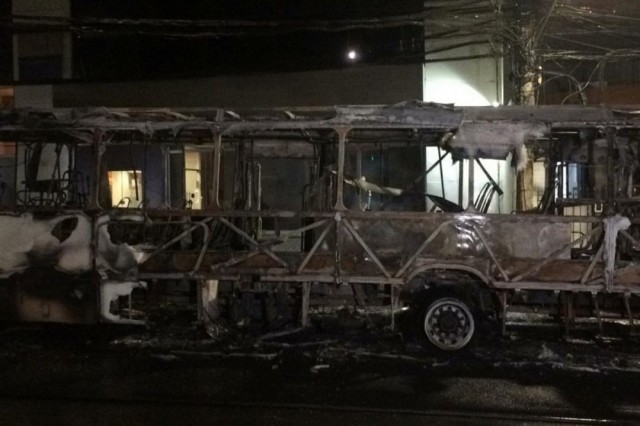 Suspeito de incendiar ônibus no subúrbio de Salvador é preso