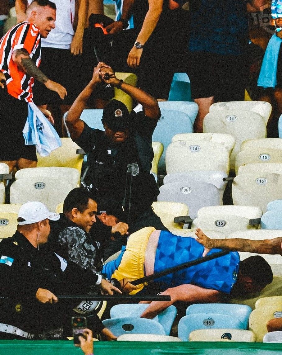 Brasil x Argentina, no Maracanã, tem pancadaria entre torcedores; jogo  atrasa em meia hora