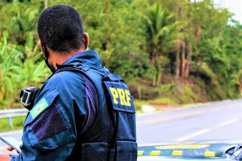 Polícia socorre mulher ferida com rosto desfigurado na BR-116