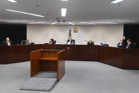 STF mantém multa de R$ 20 mil a Jair Bolsonaro por reunião com embaixadores