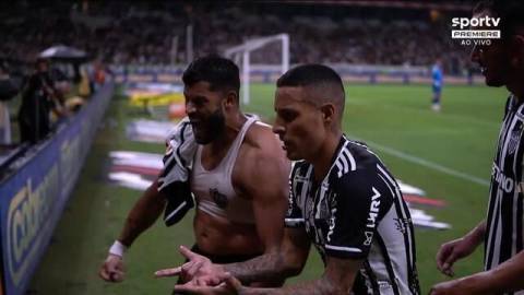 Atlético-MG vence São Paulo e empata na liderança do Brasileirão