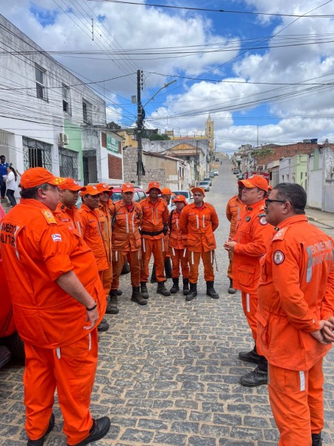 Corpo de Bombeiros atua no combate aos incêndios florestais em Mundo Novo