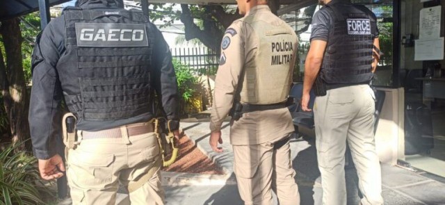 Policiais baianos e agente penal são investigados por tráfico de armas