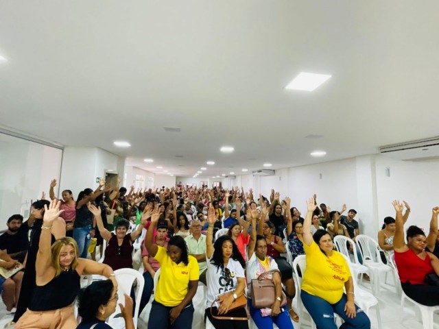 Professores da rede municipal decidem por estado de greve em Feira de Santana