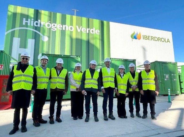 Jerônimo Rodrigues visita planta de produção de hidrogênio verde em última agenda na Espanha