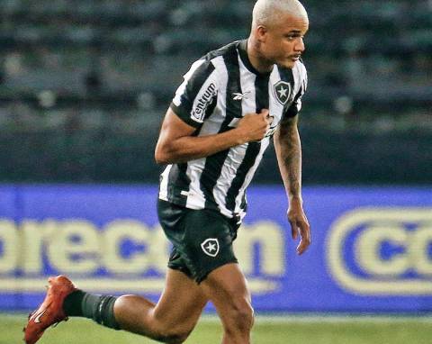 Botafogo negocia venda de Janderson ao Vitória: atacante deixa o Alvinegro