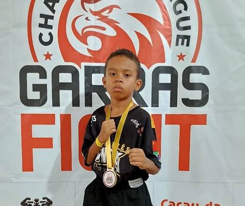 Atleta feirense de 8 anos torna-se o mais jovem campeão de Kickboxing da Bahia