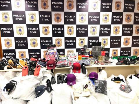 Feira: Polícia Civil apreende produtos falsificados em lojas do centro comercial