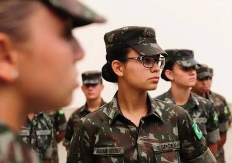 Forças Armadas permitirão alistamento de mulheres em 2025