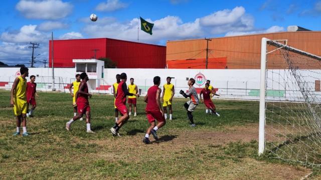 Feirense encerra treinos e aposta em superação contra o Flu de Feira