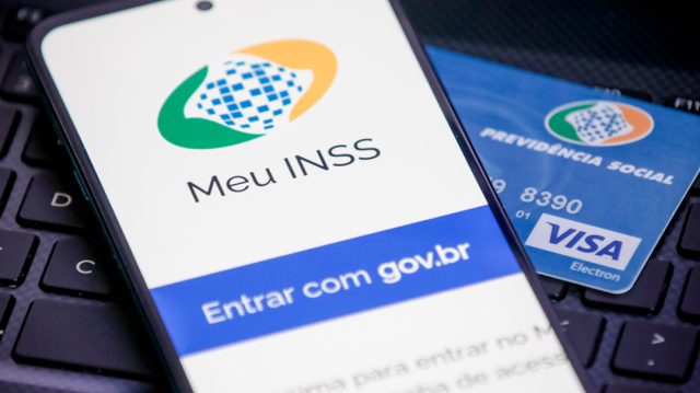 INSS paga primeira parcela do 13º e benefícios de abril a partir de quinta (24)