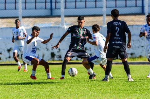 Feirense vence Jacobina fora de casa e embala no estadual