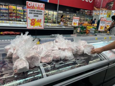Duas redes atacadistas são autuadas na Micareta de Feira por venda de produtos vencidos e impróprios para consumo