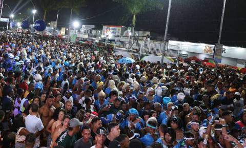 Lá Vem Elas arrasta milhares de foliões e sacode circuito da Micareta de Feira