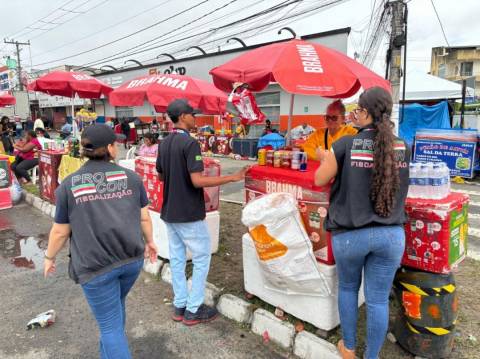Procon retira mais de cem espetos e bebidas vencidas durante Micareta de Feira