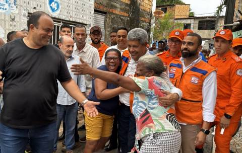 Governador visita áreas atingidas por alagamentos em Santo Amaro e reforça apoio às famílias atingidas