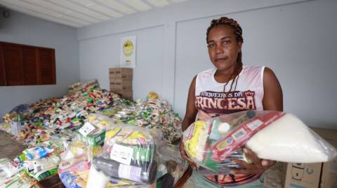 PMBA entrega 4 toneladas de alimentos arrecadados na Micareta ao Programa Bahia Sem Fome