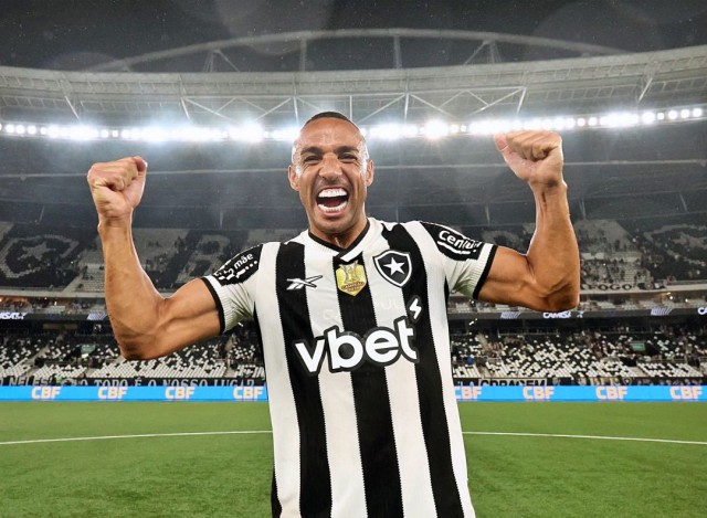 Botafogo atropela o Inter e retoma fôlego no Brasileirão