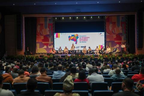 Gestores culturais se reúnem em Feira para fortalecer e criar políticas públicas para o setor nos municípios
