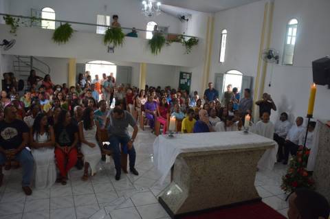 Fé e devoção marcam encerramento da Festa de Nossa Senhora de Fátima em Candeia Grossa