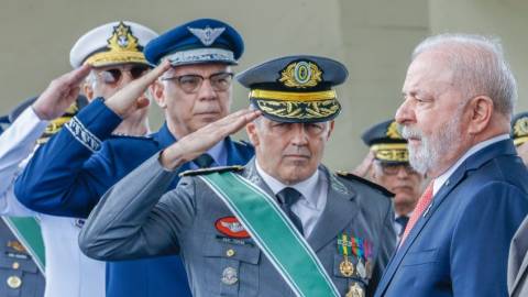 Ex-chefe do Exército diz que Bolsonaro cogitou impedir posse de Lula