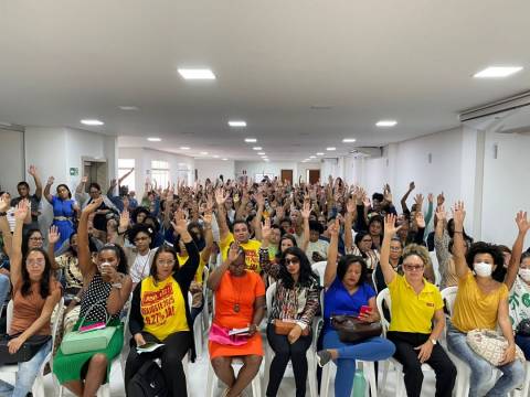 Professores municipais mantém indicativo de greve e vão à Câmara acompanhar votações nesta quarta
