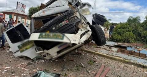Caminhão desgovernado invade praça e causa destruição em Malhada de Pedras