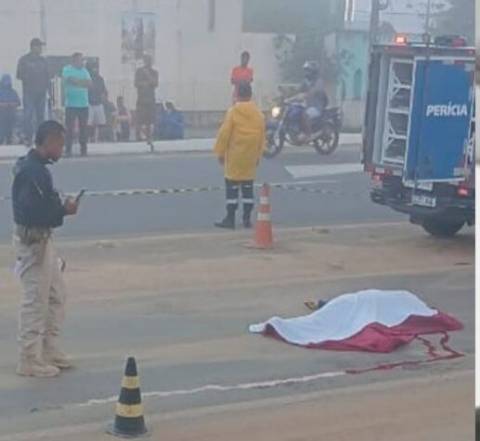 Trabalhador de limpeza morre atropelado na BR-101 em ; motorista fugiu