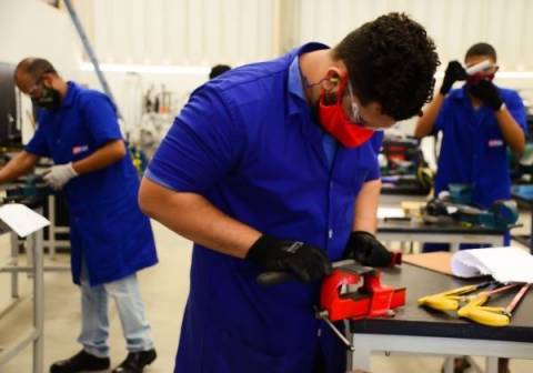 Senai abre quase 6 mil vagas para cursos técnicos em 14 cidades da Bahia
