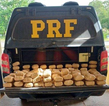 Casal é preso com 79 kg de haxixe na BR-101, em Itabuna