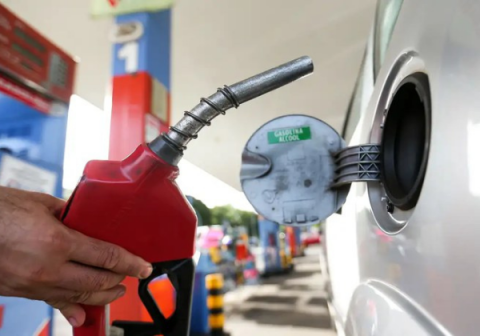 Acelen reduz gasolina e aumenta preço do diesel na Bahia